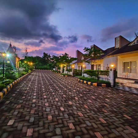 Pushpam Sanskruti Resort Karjat - A Pure Veg Resort Dhamni Bagian luar foto