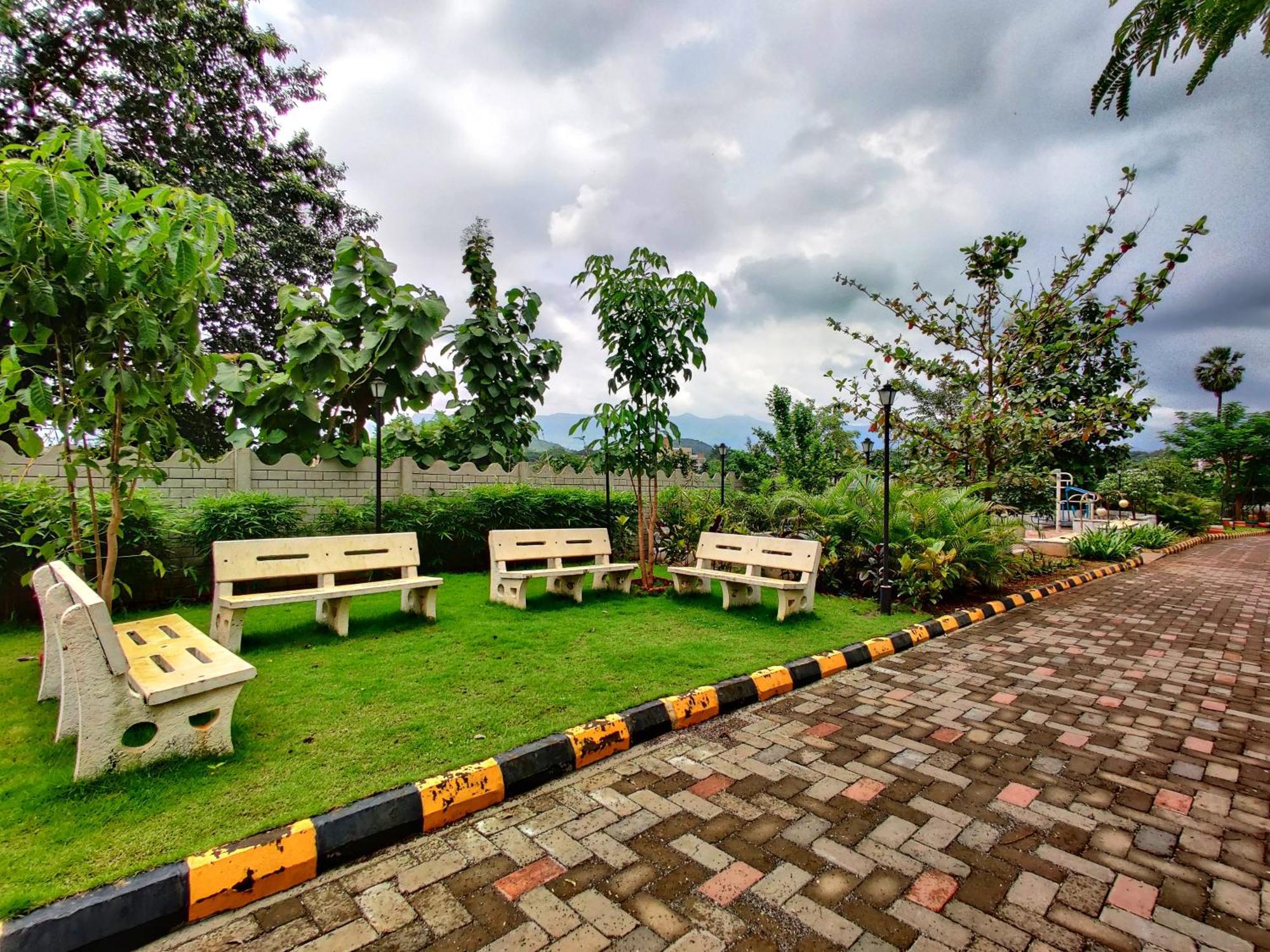 Pushpam Sanskruti Resort Karjat - A Pure Veg Resort Dhamni Bagian luar foto