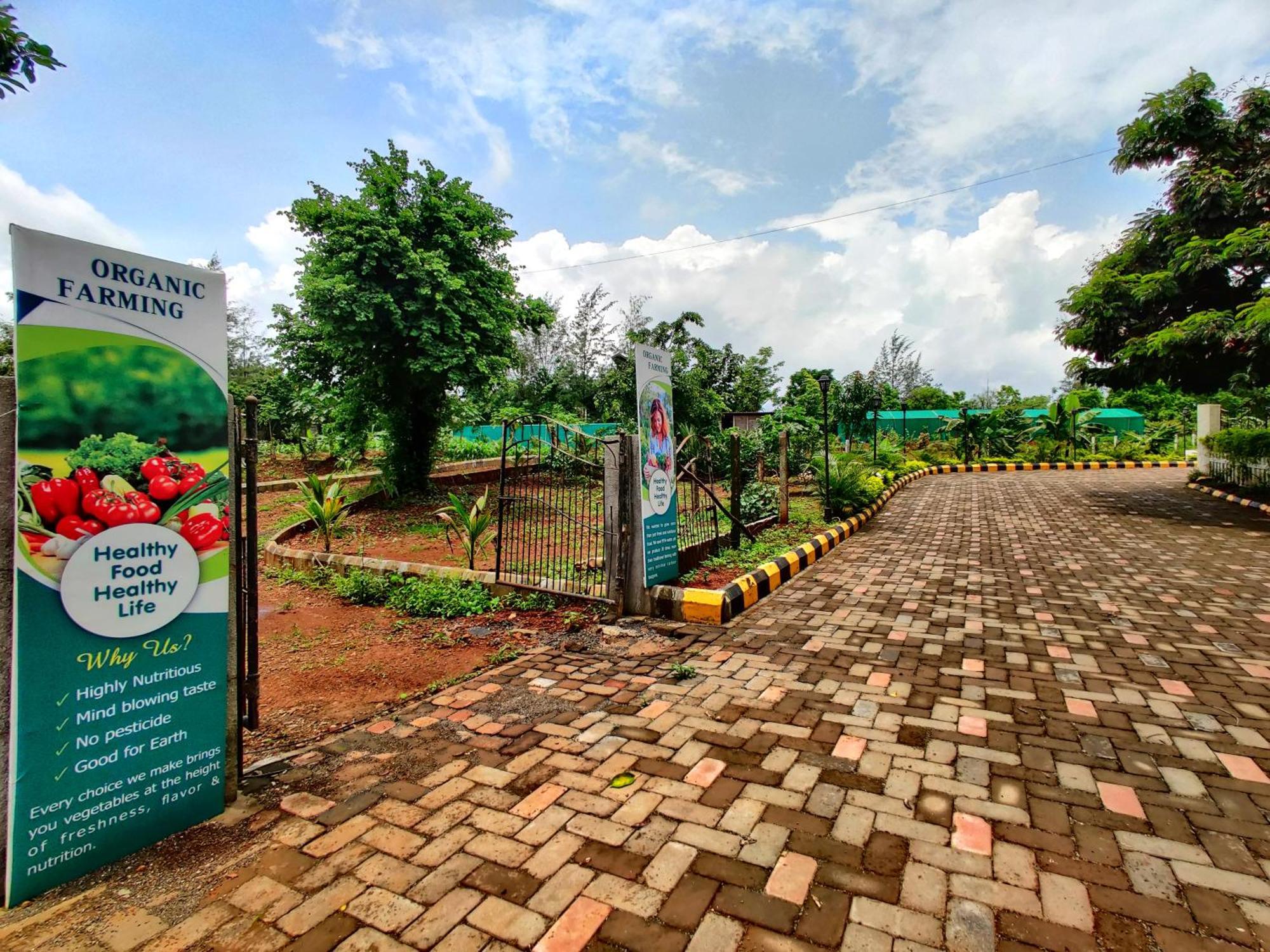 Pushpam Sanskruti Resort Karjat - A Pure Veg Resort Dhamni Bagian luar foto