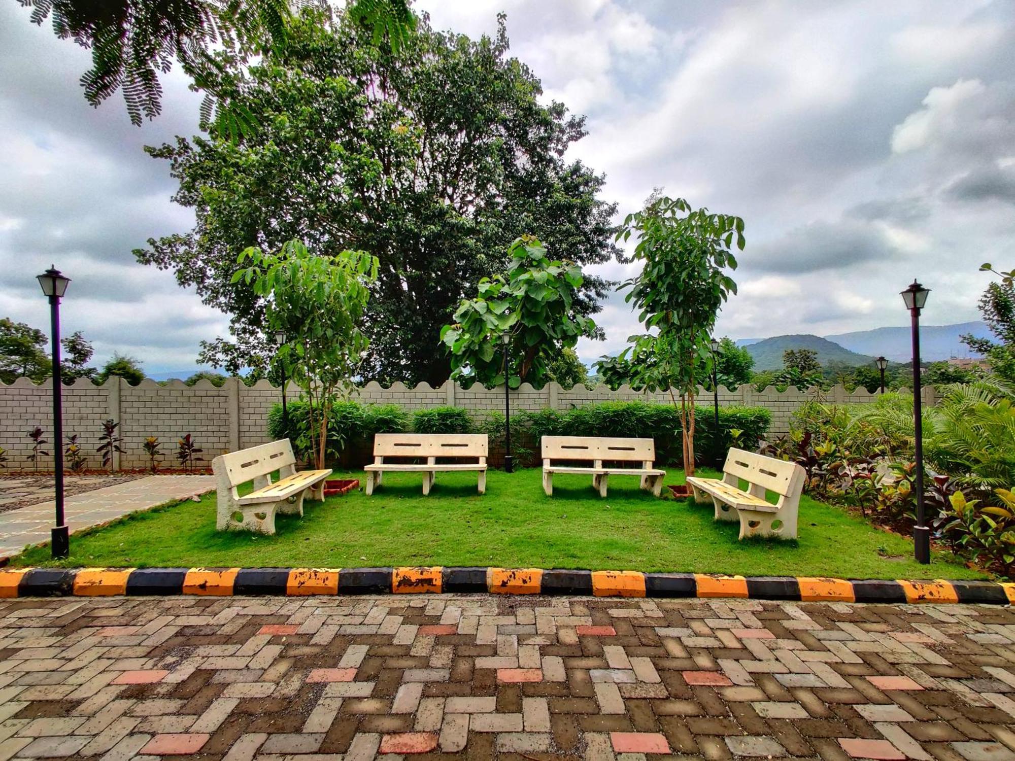 Pushpam Sanskruti Resort Karjat - A Pure Veg Resort Dhamni Bagian luar foto