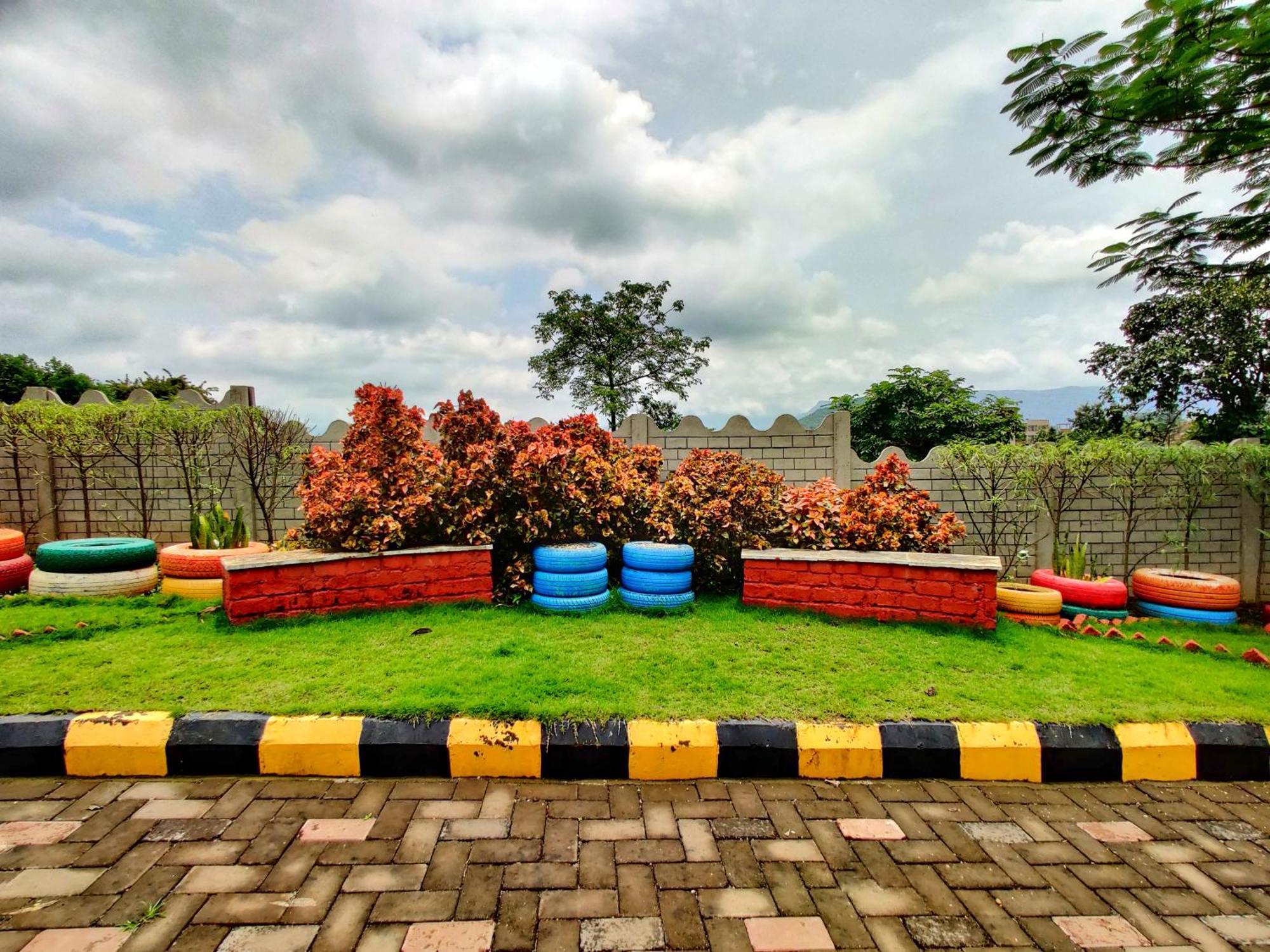 Pushpam Sanskruti Resort Karjat - A Pure Veg Resort Dhamni Bagian luar foto
