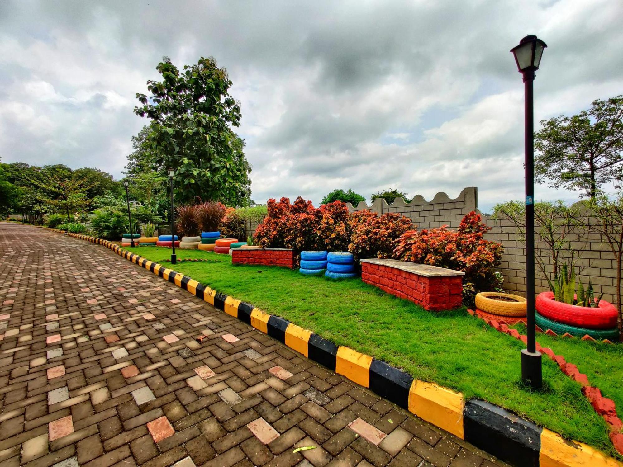 Pushpam Sanskruti Resort Karjat - A Pure Veg Resort Dhamni Bagian luar foto