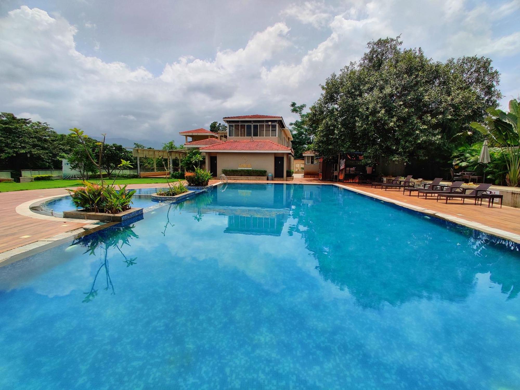 Pushpam Sanskruti Resort Karjat - A Pure Veg Resort Dhamni Bagian luar foto