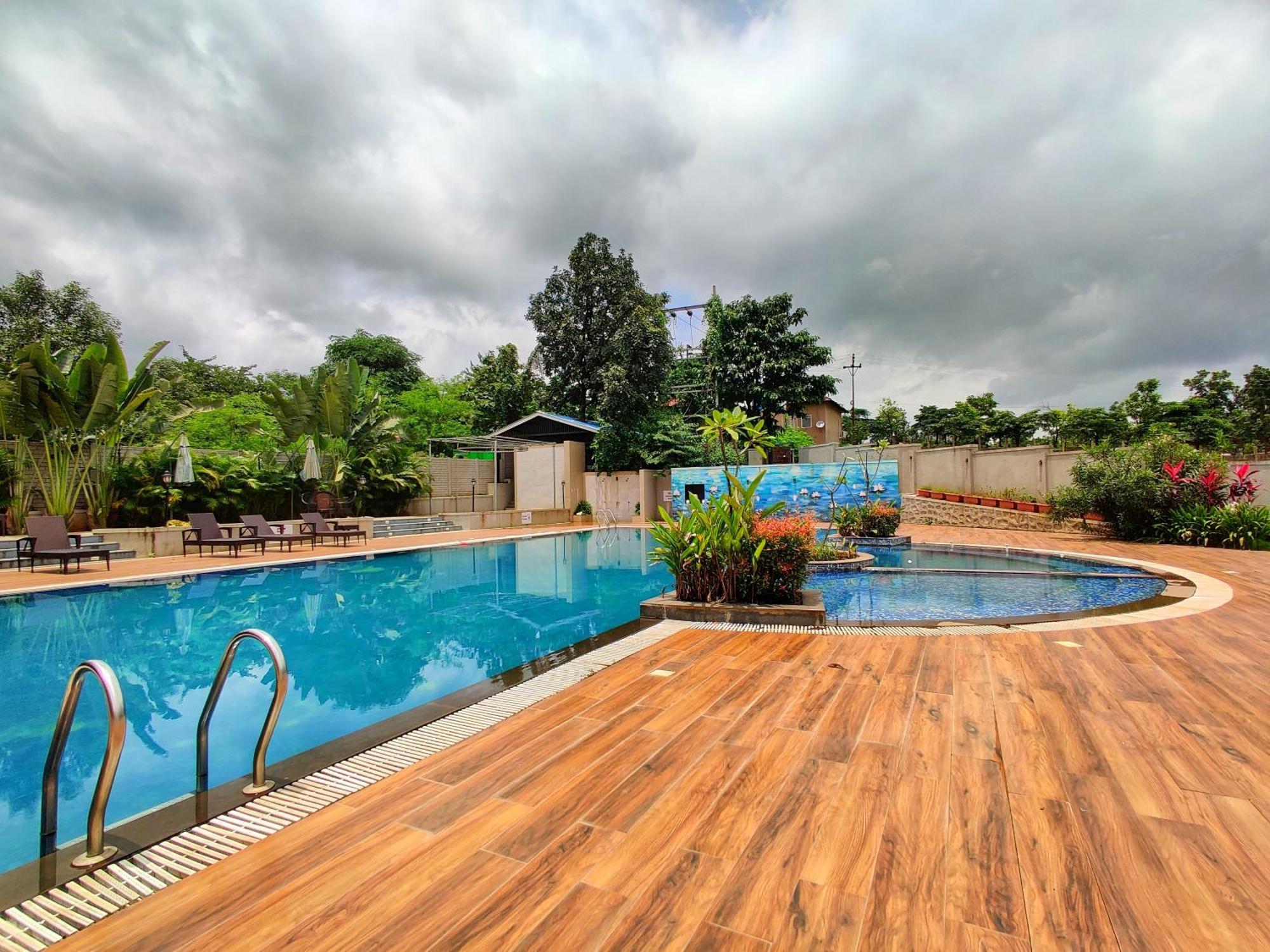Pushpam Sanskruti Resort Karjat - A Pure Veg Resort Dhamni Bagian luar foto