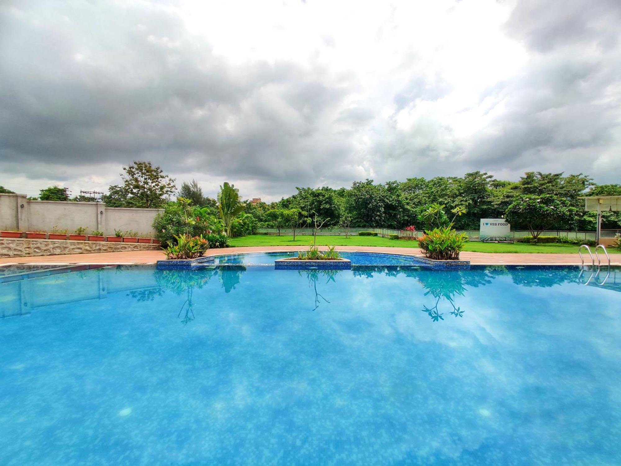 Pushpam Sanskruti Resort Karjat - A Pure Veg Resort Dhamni Bagian luar foto