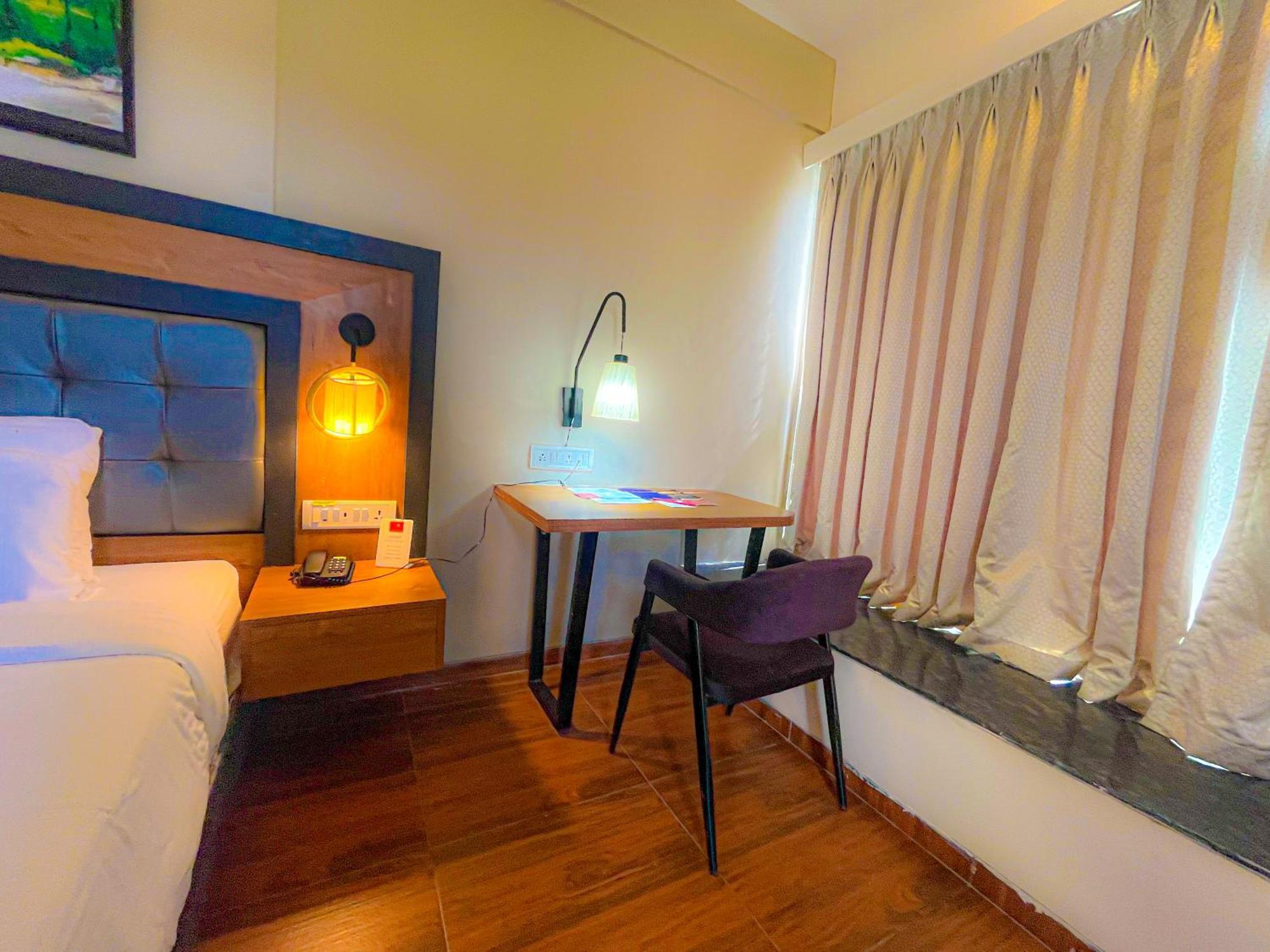 Pushpam Sanskruti Resort Karjat - A Pure Veg Resort Dhamni Bagian luar foto